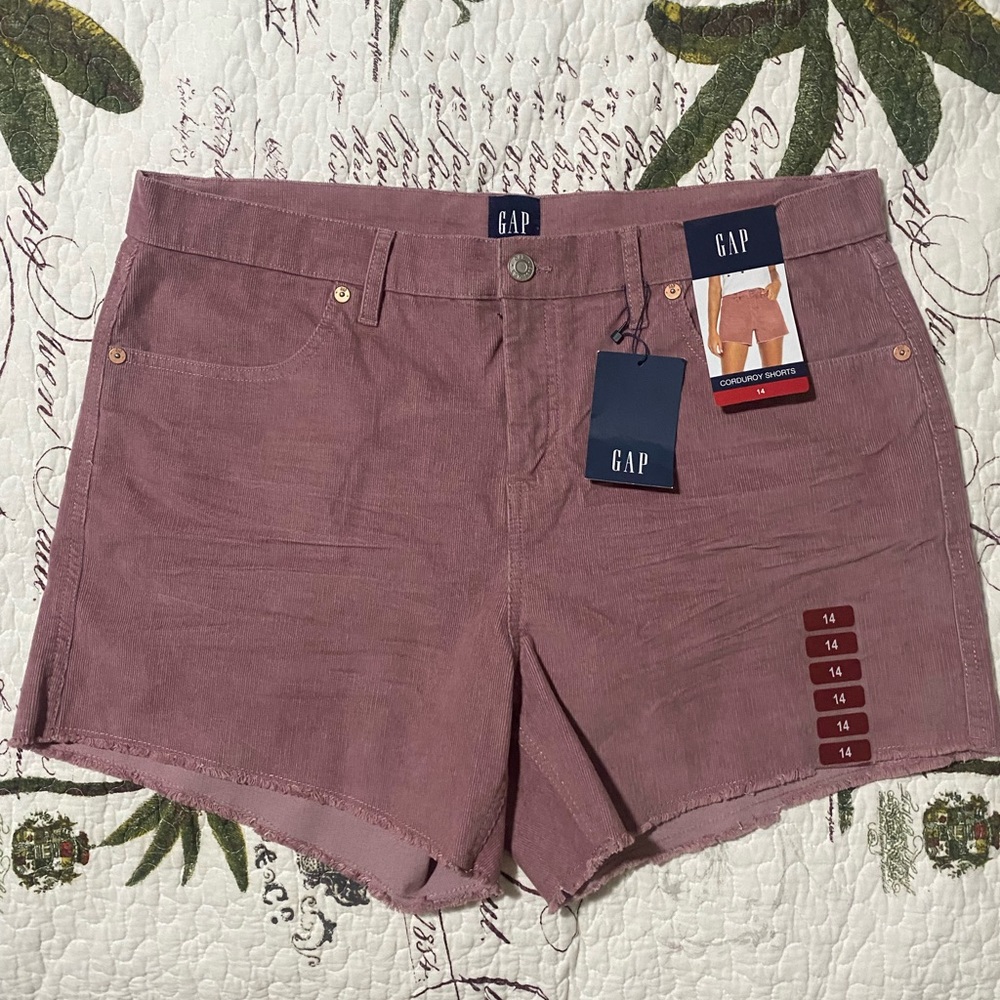 Women’s GAP shorts NWT mauve in color sz 14
